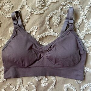 1901 Baby Nursing Bra size Medium LIKE NEW